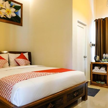 Oyo 683 Jepun Guesthouse Mataram Buitenkant foto